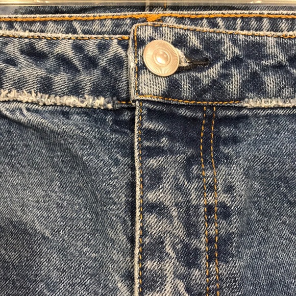 H&M Frayed-Hem Front Slit 5-Pockets Pencil Denim Skirt Medium Wash Size 14 EUC - Picture 3 of 7